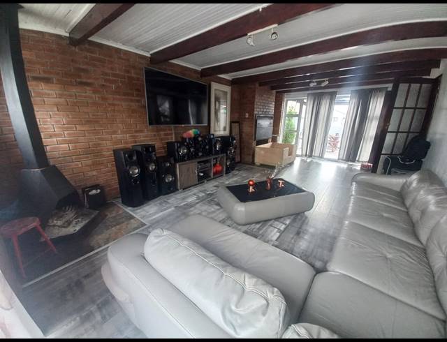 3 BEDROOM HOUSE FOR SALE IN WOODLANDS